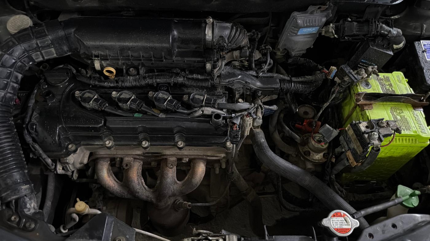2019 Maruti Swift VXI, CNG, Manual, 68,179 km, Engine View