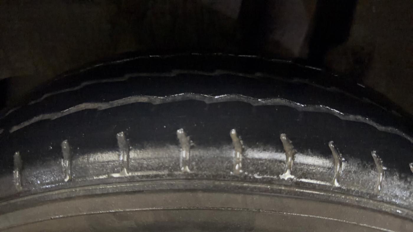 2019 Maruti Swift VXI, CNG, Manual, 68,179 km, Left Rear Tyre Tread