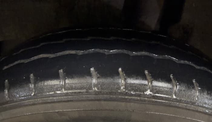 2019 Maruti Swift VXI, CNG, Manual, 68,179 km, Left Rear Tyre Tread