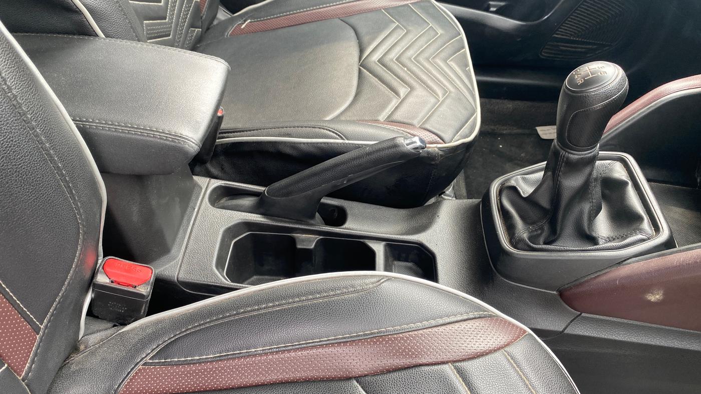 2023 Maruti Grand Vitara SIGMA SMART HYBRID, Petrol, Manual, 37,141 km, Gear Lever
