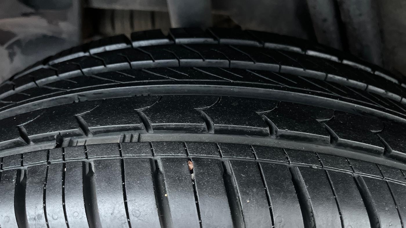 2019 Renault Duster RXS OPT CVT, Petrol, Automatic, 1,00,852 km, Right Rear Tyre Tread