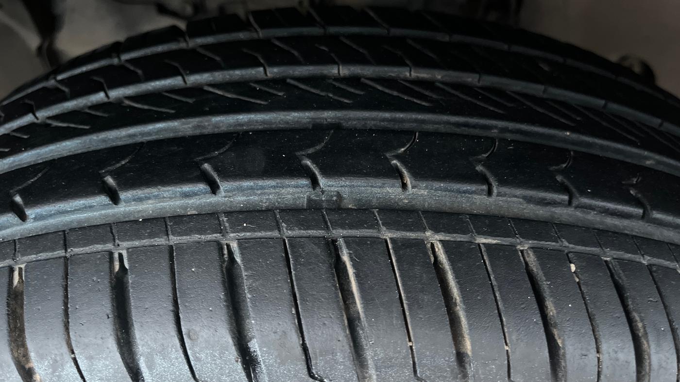 2019 Renault Duster RXS OPT CVT, Petrol, Automatic, 1,00,852 km, Left Front Tyre Tread