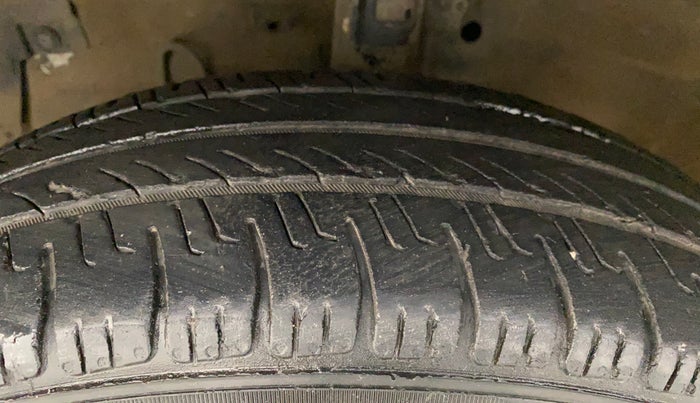 2013 Maruti Swift VDI, Diesel, Manual, 1,25,951 km, Left Front Tyre Tread