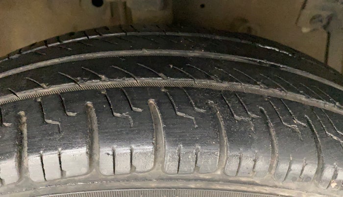 2013 Maruti Swift VDI, Diesel, Manual, 1,25,951 km, Right Front Tyre Tread