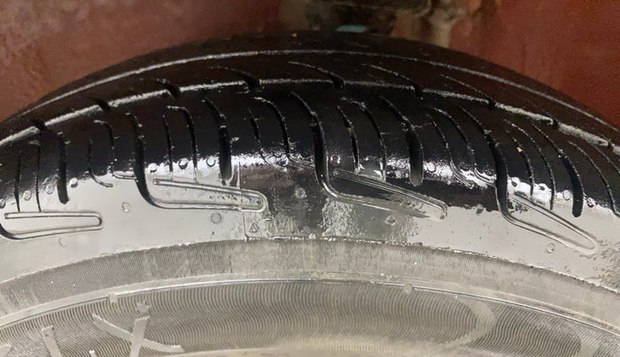 2015 Maruti Alto 800 LXI, Petrol, Manual, 51,167 km, Left Front Tyre Tread