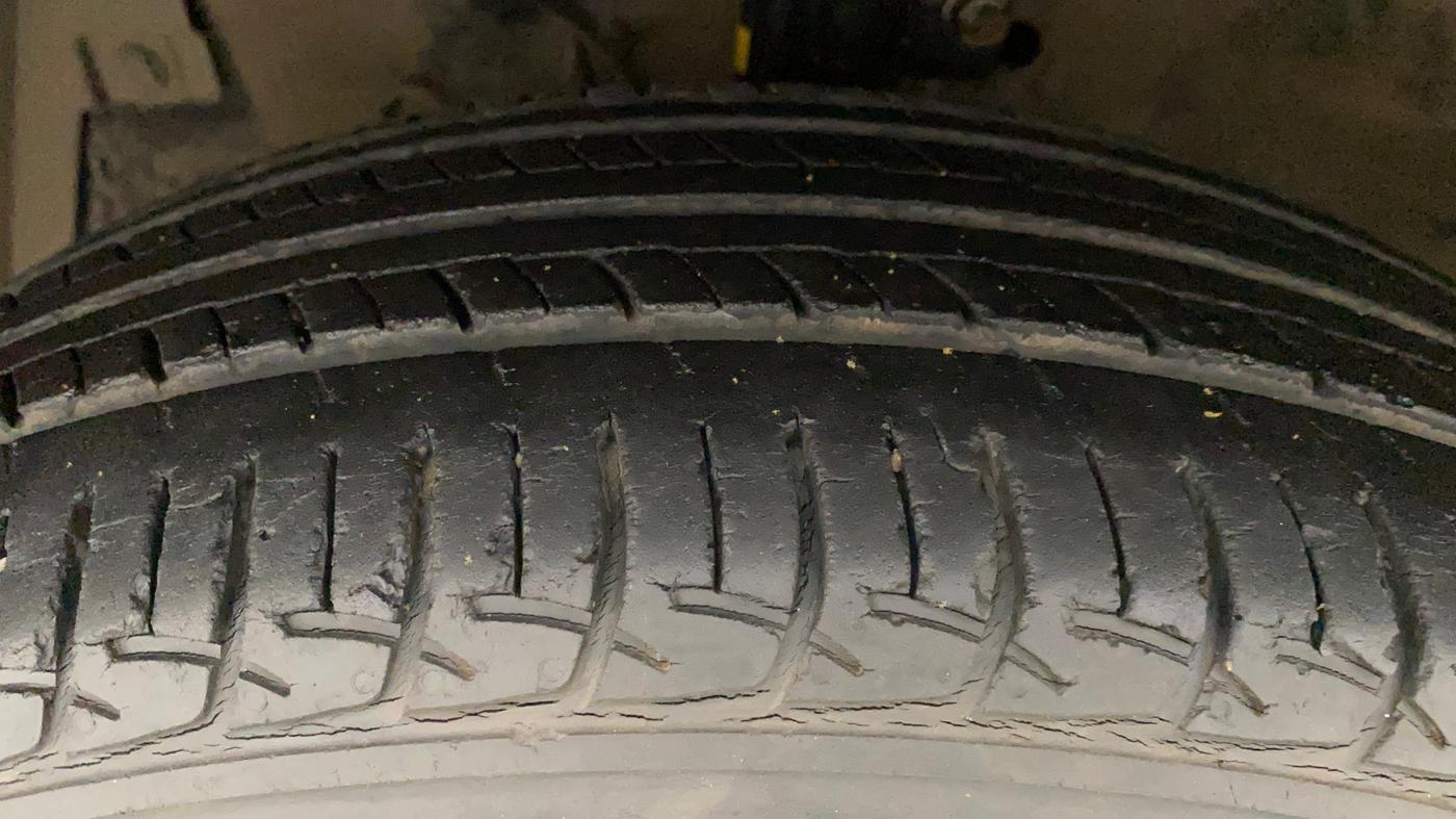 2012 Maruti Ertiga VDI, Diesel, Manual, 1,13,536 km, Left Front Tyre Tread
