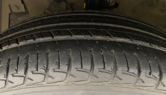 2012 Maruti Ertiga VDI, Diesel, Manual, 1,13,536 km, Left Front Tyre Tread