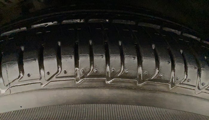 2018 Volkswagen Ameo HIGHLINE PLUS 1.5L AT 16 ALLOY, Diesel, Automatic, 24,196 km, Left Rear Tyre Tread