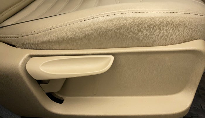 2018 Volkswagen Ameo HIGHLINE PLUS 1.5L AT 16 ALLOY, Diesel, Automatic, 24,196 km, Driver Side Adjustment Panel