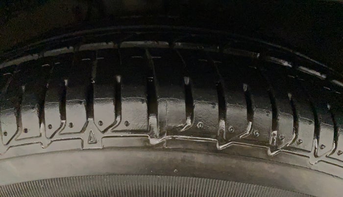 2018 Volkswagen Ameo HIGHLINE PLUS 1.5L AT 16 ALLOY, Diesel, Automatic, 24,196 km, Left Front Tyre Tread