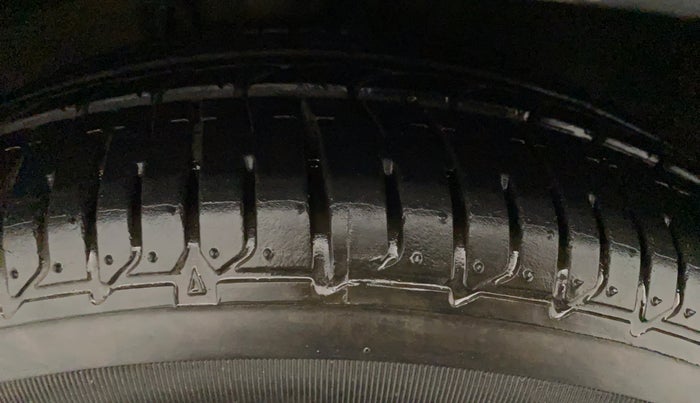 2018 Volkswagen Ameo HIGHLINE PLUS 1.5L AT 16 ALLOY, Diesel, Automatic, 24,196 km, Right Front Tyre Tread