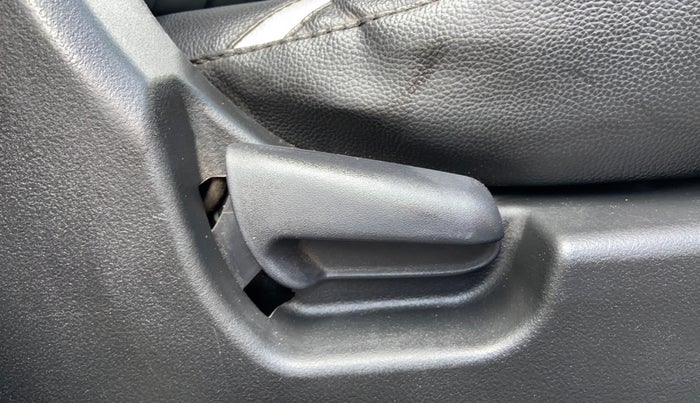 2017 Maruti Wagon R 1.0 VXI, Petrol, Manual, 75,895 km, Driver Side Adjustment Panel