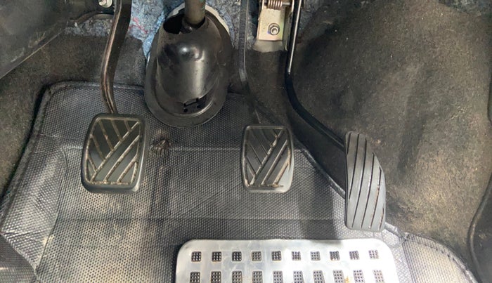 2017 Maruti Wagon R 1.0 VXI, Petrol, Manual, 75,895 km, Pedals