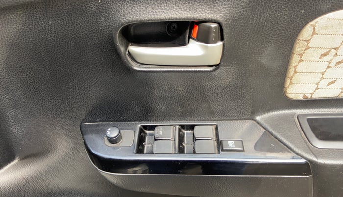 2017 Maruti Wagon R 1.0 VXI, Petrol, Manual, 75,895 km, Driver Side Door Panels Control