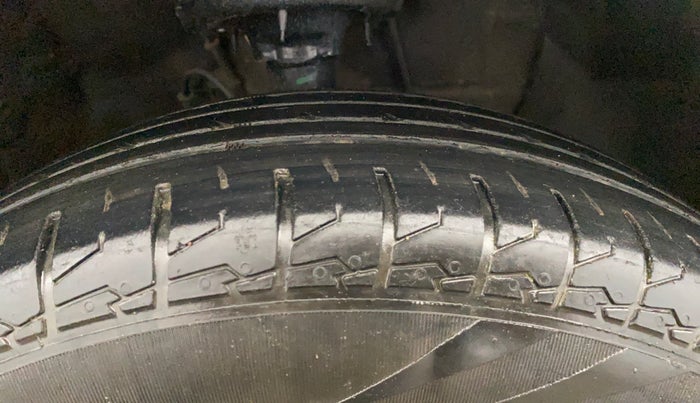 2016 Hyundai Elite i20 MAGNA 1.2, CNG, Manual, 87,283 km, Right Front Tyre Tread