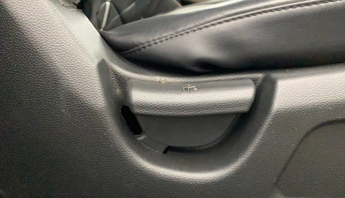 2016 Hyundai Elite i20 MAGNA 1.2, CNG, Manual, 87,283 km, Driver Side Adjustment Panel