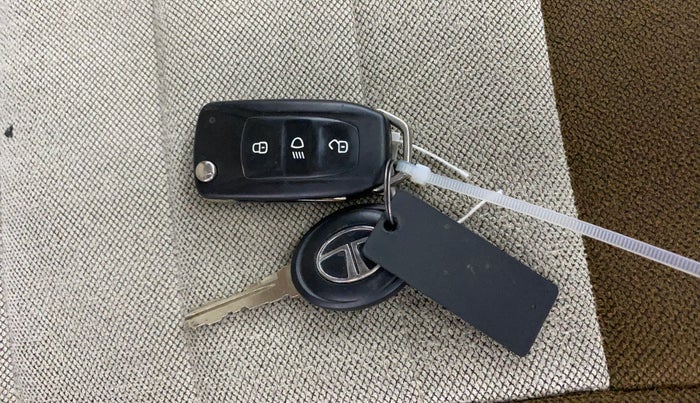2019 Tata TIAGO NRG PETROL, Petrol, Manual, 34,709 km, Key Close Up