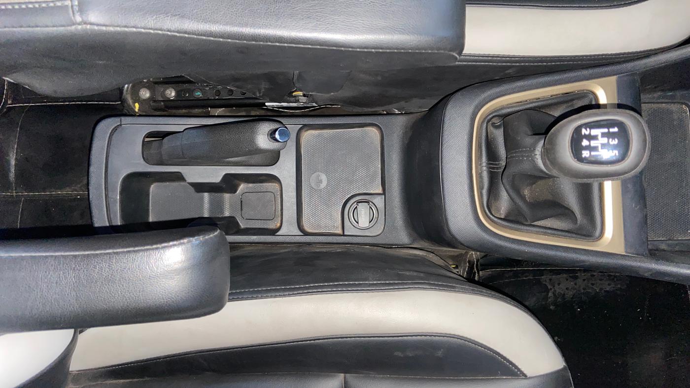 2024 Tata PUNCH ACCOMPLISHED DAZZLE SUNROOF CNG MT, CNG, Manual, 32,527 km, Gear Lever