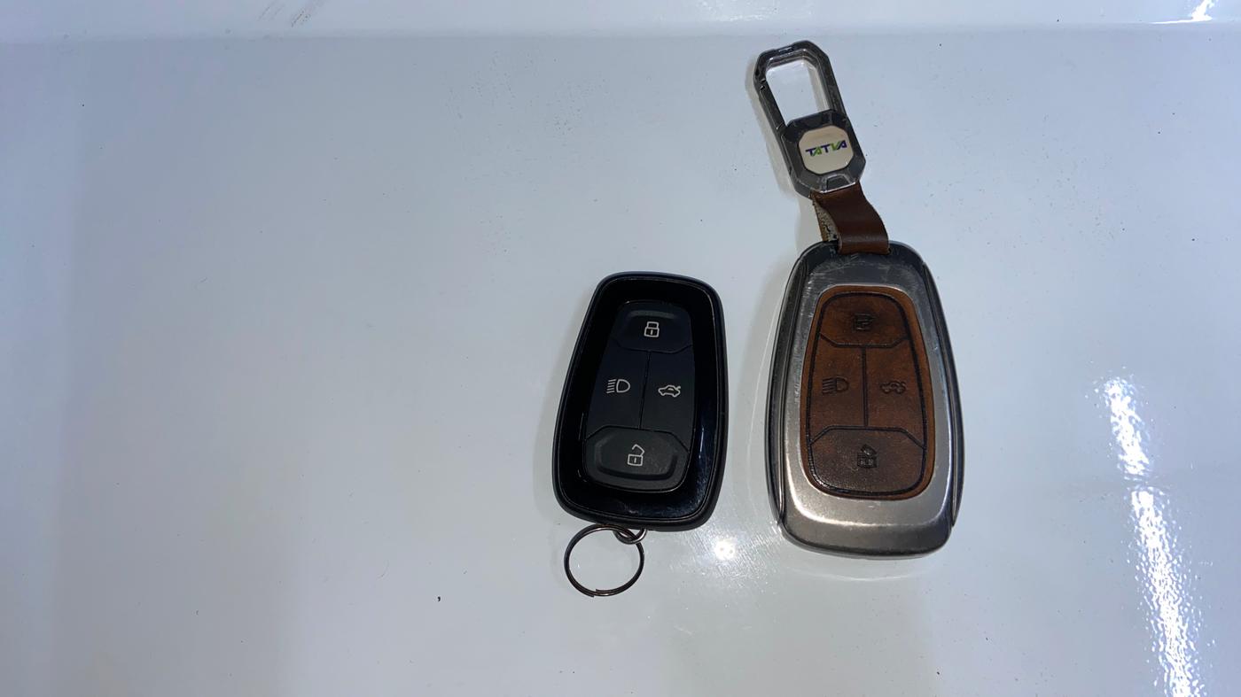 2024 Tata PUNCH ACCOMPLISHED DAZZLE SUNROOF CNG MT, CNG, Manual, 32,527 km, Key Close Up