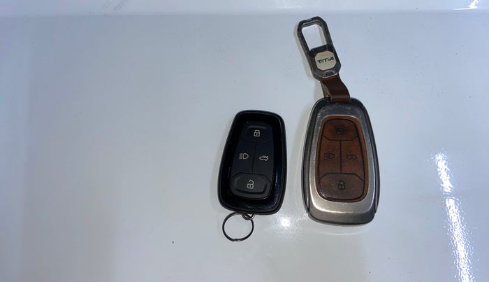 2024 Tata PUNCH ACCOMPLISHED DAZZLE SUNROOF CNG MT, CNG, Manual, 32,527 km, Key Close Up