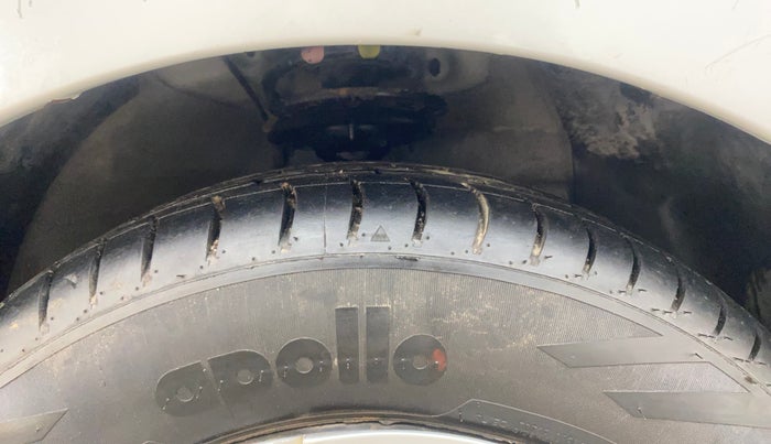 2015 Hyundai Grand i10 SPORTZ 1.2 KAPPA VTVT, Petrol, Manual, 31,215 km, Right Front Tyre Tread