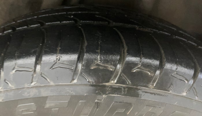 2015 Honda City 1.5L I-VTEC VX, Petrol, Manual, 1,00,705 km, Left Rear Tyre Tread