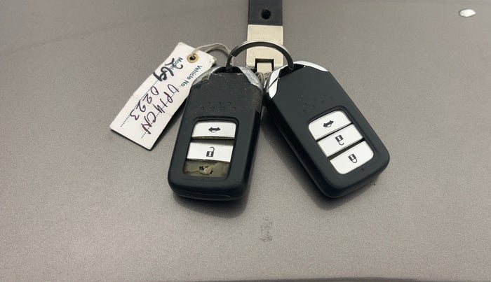 2015 Honda City 1.5L I-VTEC VX, Petrol, Manual, 1,00,705 km, Key Close Up