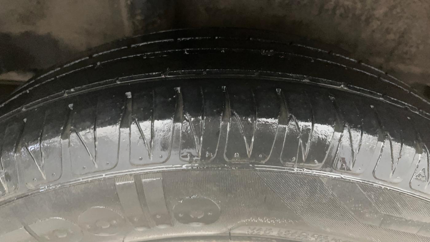2015 Honda City 1.5L I-VTEC VX, Petrol, Manual, 1,00,657 km, Right Rear Tyre Tread