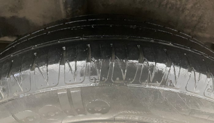 2015 Honda City 1.5L I-VTEC VX, Petrol, Manual, 1,00,705 km, Right Rear Tyre Tread