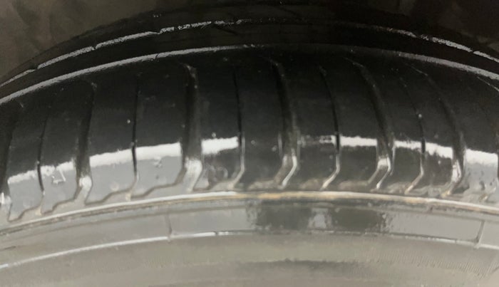 2015 Honda City 1.5L I-VTEC VX, Petrol, Manual, 1,00,705 km, Right Front Tyre Tread