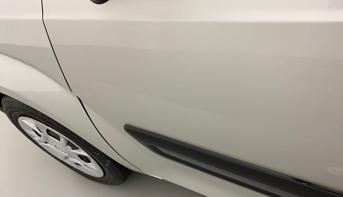 2017 Maruti IGNIS DELTA 1.2 AMT, Petrol, Automatic, 38,146 km, Front passenger door - Slightly dented