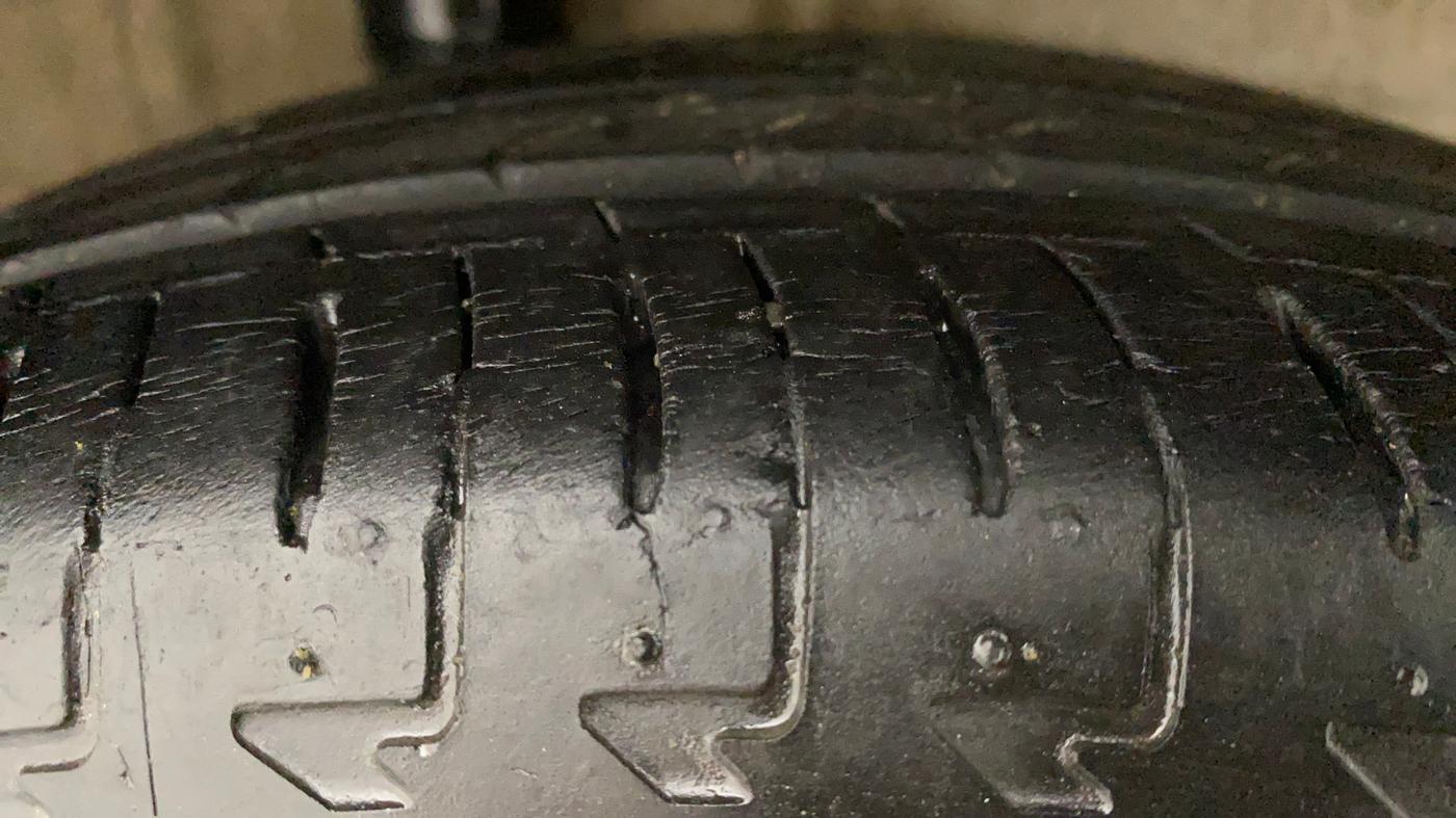 2017 Maruti IGNIS DELTA 1.2 AMT, Petrol, Automatic, 38,146 km, Right Rear Tyre Tread