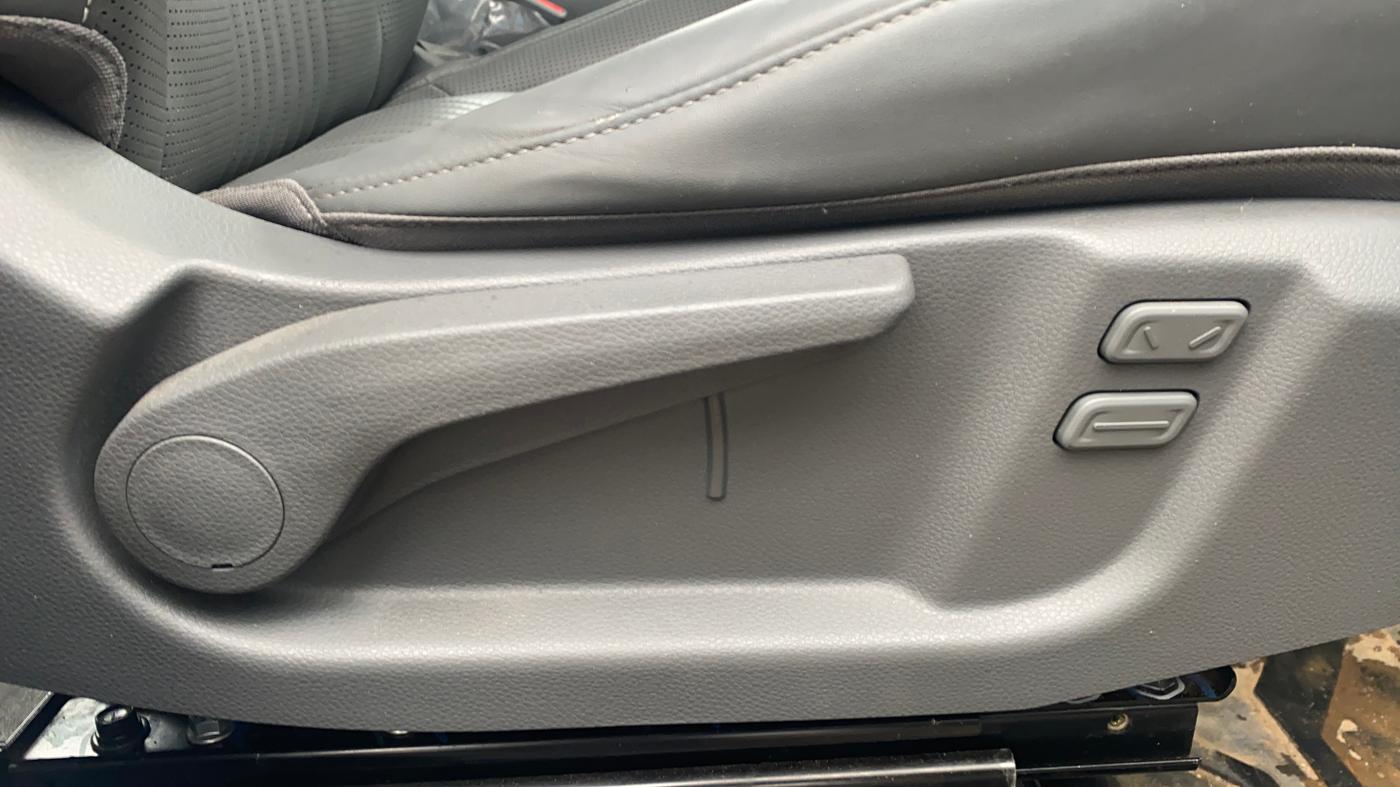 2025 KIA SYROS HTX Plus (O) 1.0 Turbo 7DCT, Petrol, Automatic, 6,867 km, Driver Side Adjustment Panel