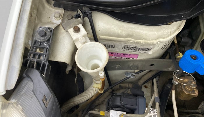 2016 Tata Zest XMS RT, CNG, Manual, 1,00,186 km, Front windshield - Wiper bottle cap missing