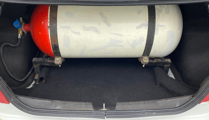 2016 Tata Zest XMS RT, CNG, Manual, 1,00,186 km, Boot Inside