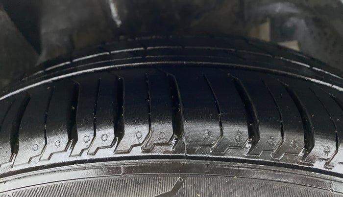 2016 Tata Zest XMS RT, CNG, Manual, 1,00,186 km, Right Front Tyre Tread