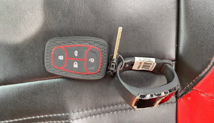 2020 Tata ALTROZ XZ PETROL, Petrol, Manual, 60,152 km, Key Close Up