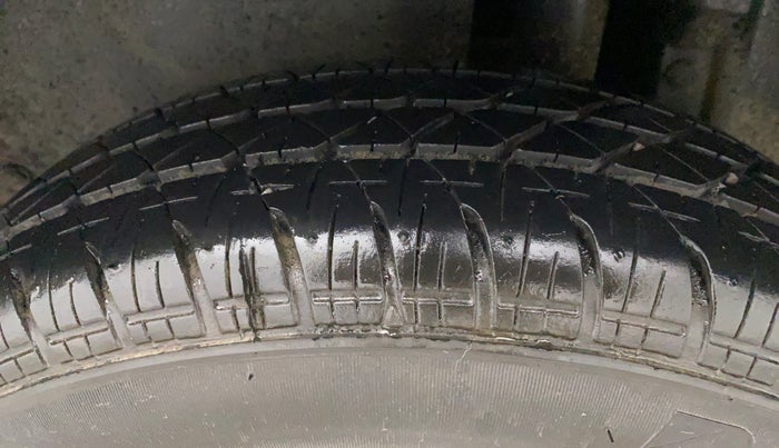 2014 Maruti Swift Dzire VXI, Petrol, Manual, 67,055 km, Left Rear Tyre Tread