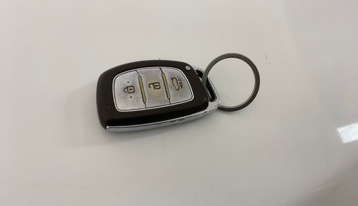 2014 Hyundai Grand i10 ASTA (O) 1.2 KAPPA VTVT, Petrol, Manual, 88,679 km, Key Close Up