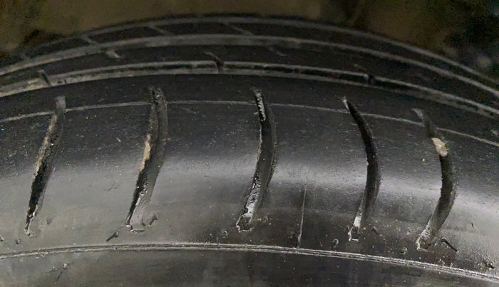 2015 Maruti Wagon R 1.0 LXI CNG, CNG, Manual, 1,03,344 km, Right Rear Tyre Tread