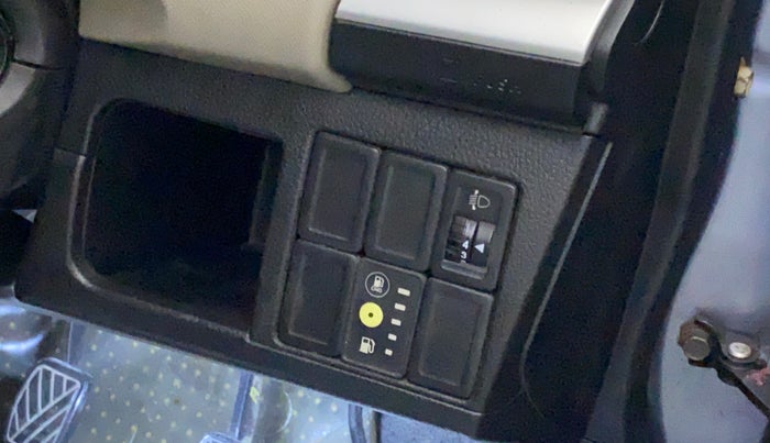2015 Maruti Wagon R 1.0 LXI CNG, CNG, Manual, 1,03,344 km, Dashboard - Headlight height adjustment not working