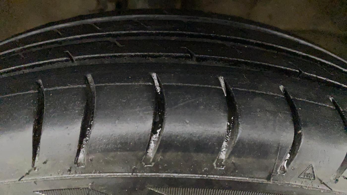 2015 Maruti Wagon R 1.0 LXI CNG, CNG, Manual, 1,03,344 km, Right Front Tyre Tread