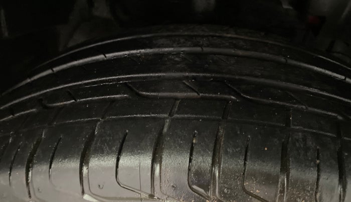 2024 Tata NEXON CREATIVE AMT DUAL TONE 1.2 PETROL, Petrol, Automatic, 19,537 km, Right Front Tyre Tread