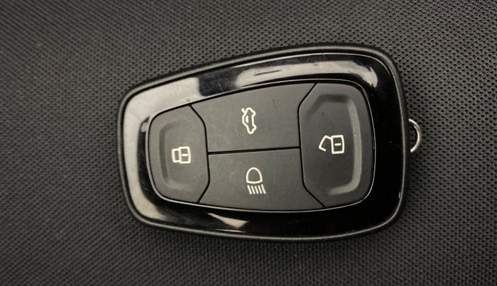 2024 Tata NEXON CREATIVE AMT DUAL TONE 1.2 PETROL, Petrol, Automatic, 19,537 km, Key Close Up