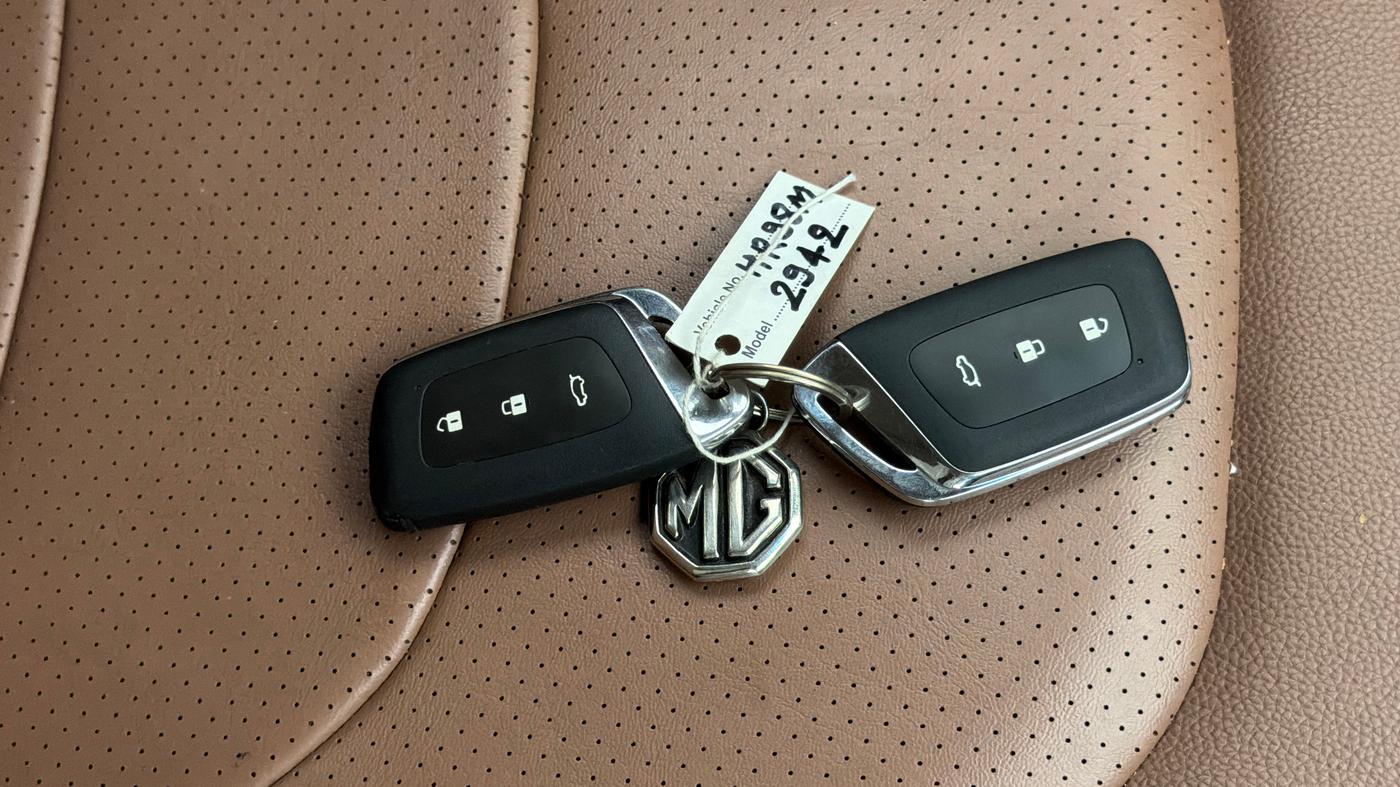 2023 MG HECTOR PLUS SHARP PRO 2.0 TURBO DIESEL 7 STR, Diesel, Manual, 22,751 km, Key Close Up