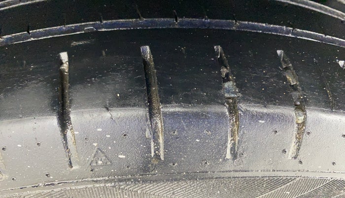 2023 Maruti Baleno ZETA PETROL 1.2, Petrol, Manual, 40,706 km, Left Rear Tyre Tread