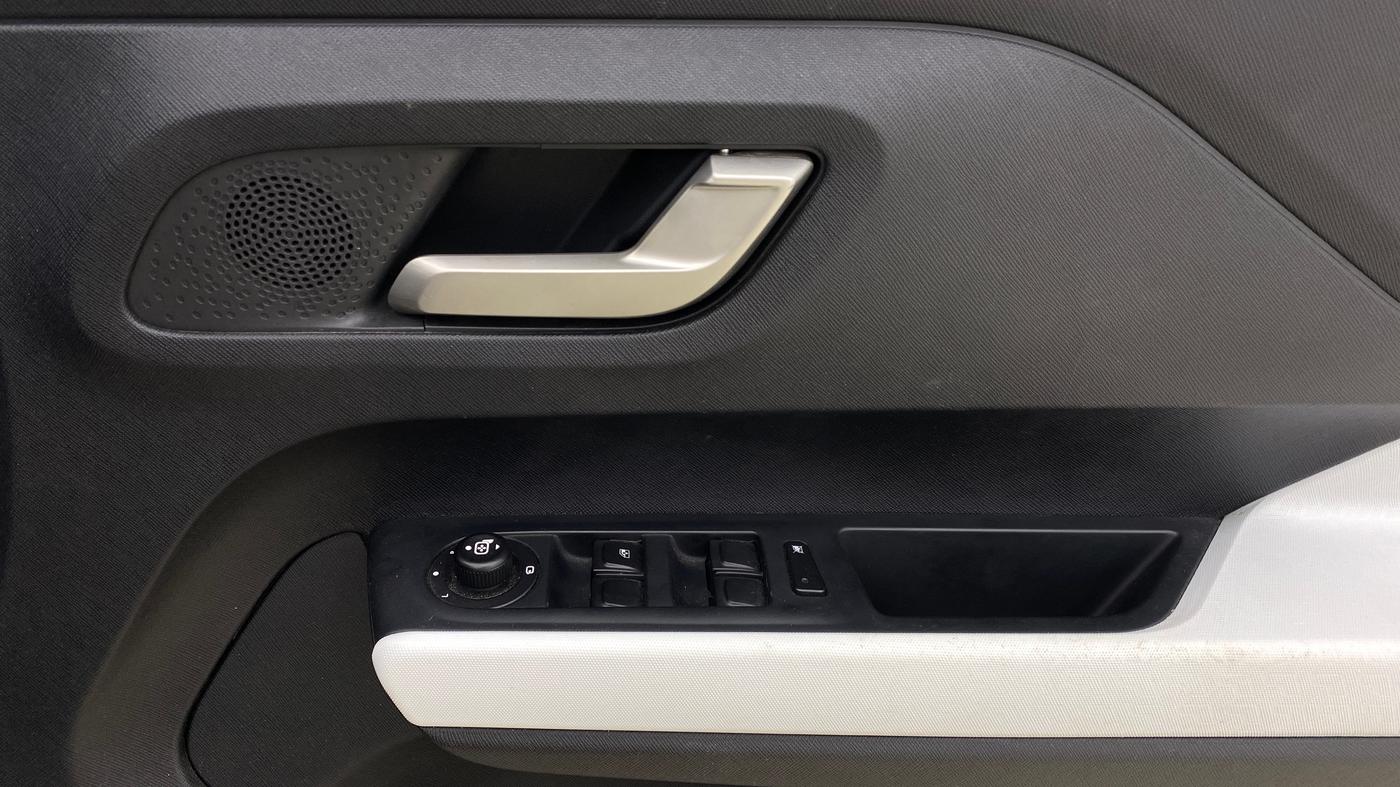2024 Tata PUNCH Creative Dual Tone AMT Sunroof , Petrol, Automatic, 14,120 km, Driver Side Door Panels Control