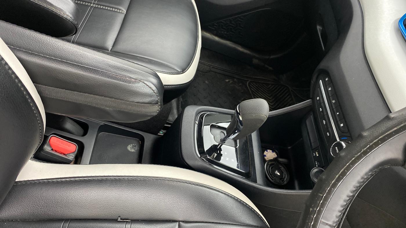 2024 Tata PUNCH Creative Dual Tone AMT Sunroof , Petrol, Automatic, 14,120 km, Gear Lever