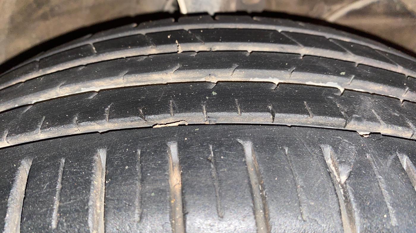 2022 Maruti Baleno ZETA PETROL 1.2, Petrol, Manual, 31,201 km, Right Front Tyre Tread