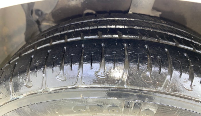 2014 Hyundai Grand i10 SPORTZ 1.2 KAPPA VTVT, Petrol, Manual, 24,632 km, Left Front Tyre Tread